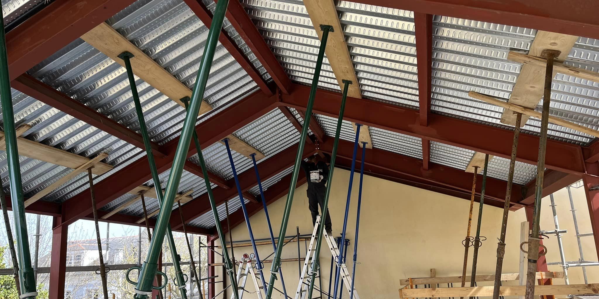 Trabajos realizados en carpintería metálica machado