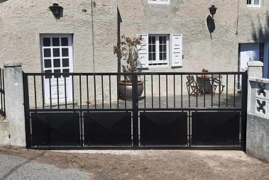 Detalle cerramiento metálico vivienda