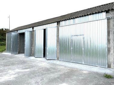 Detalle puertas metálicas