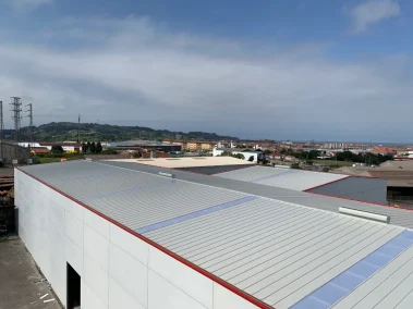 cubierta metálica en nave